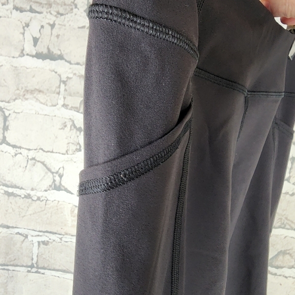 Lululemon Tight Stuff Crop Legging Black Refelctive Dots Size 6 - Picture 6 of 12